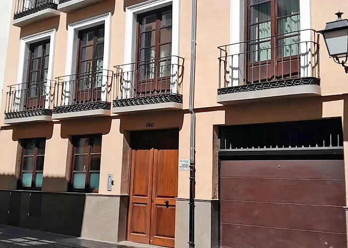 Apartamentos Puerta Elvira Suites 3000
